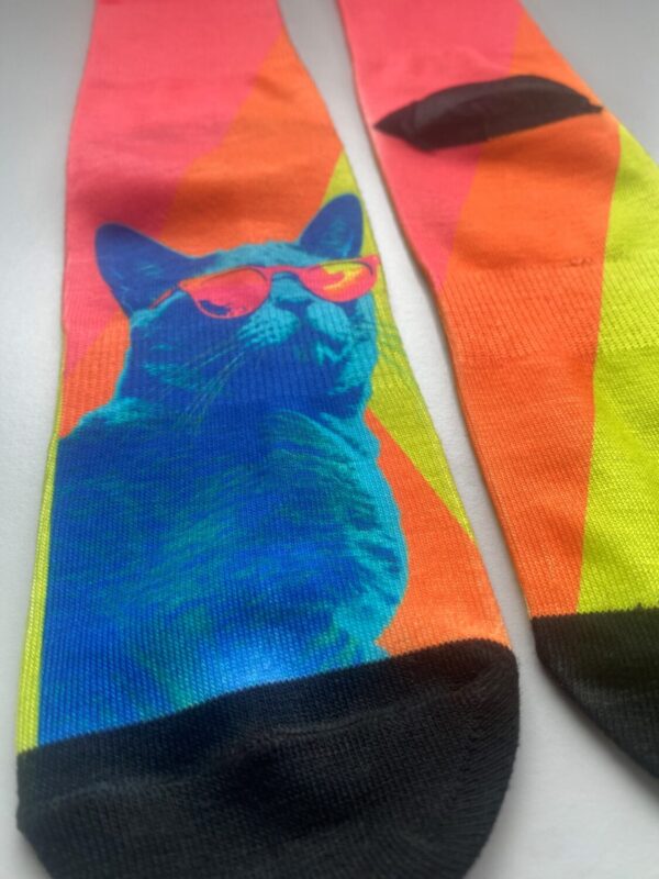 Stylische Socken mit coolem Katzenmotiv und Sonnenbrille – Bild 4